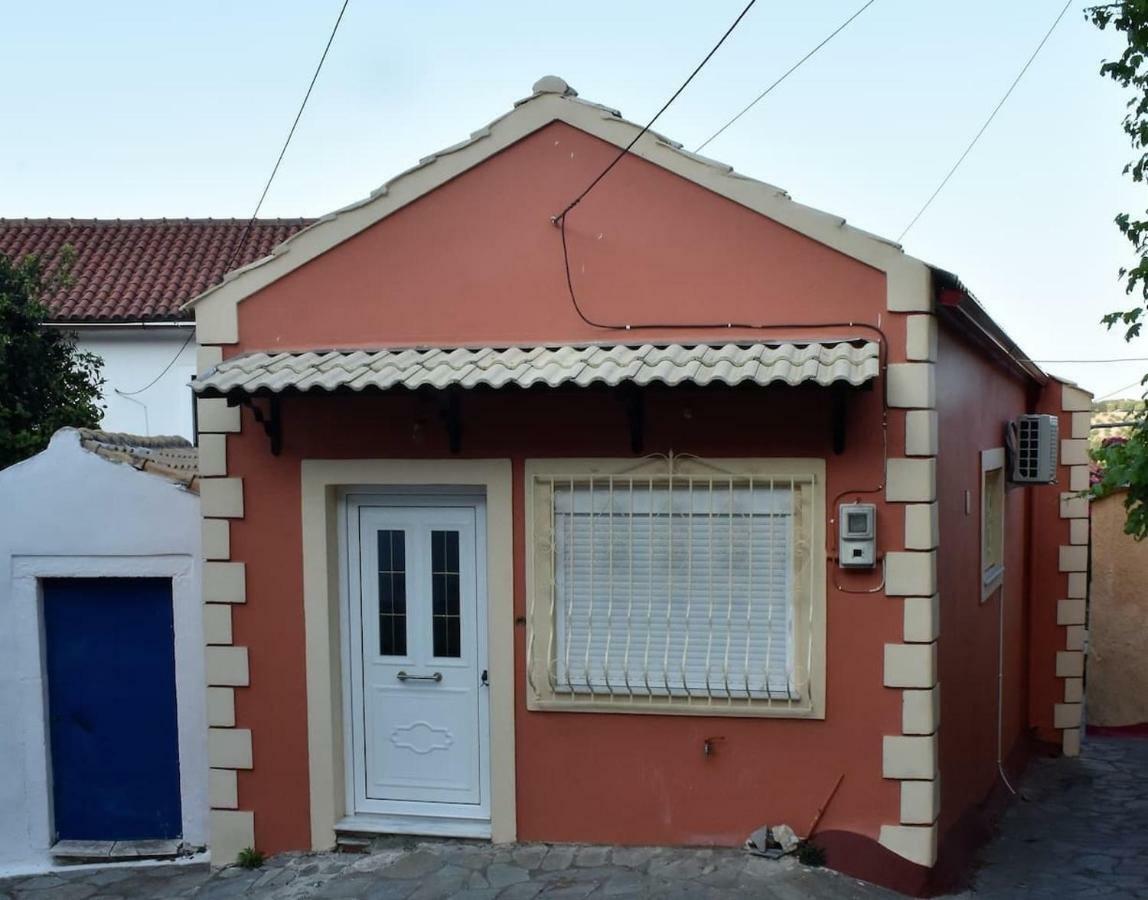 Giannoylas Hoyse{Pigadi Agios Matthaios  Exterior photo