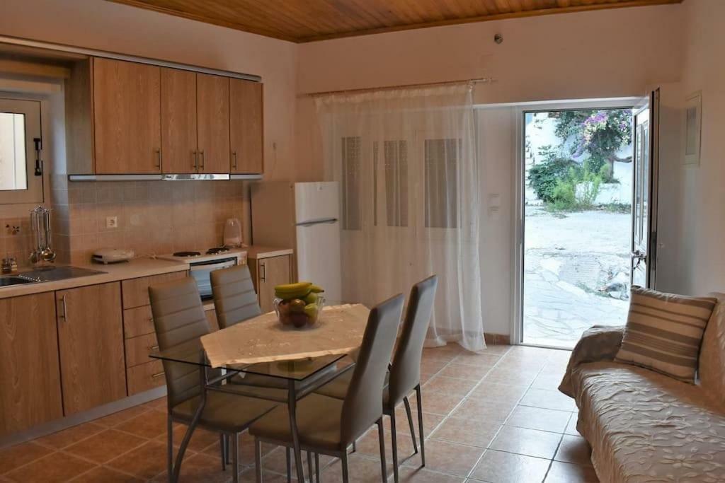 Giannoylas Hoyse{Pigadi Agios Matthaios  Exterior photo